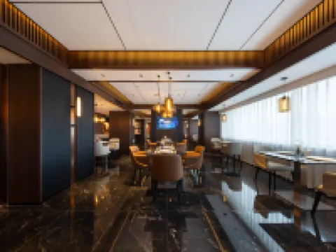 Giorgio Morandi  Weifang Taihua sinomall &Railway Station Store โรงแรมในเหวยฟาง