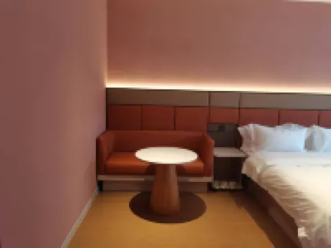 Home Inn Pebble Cloud Hotel (Songjianghe Town, West Changbai Mountain Station Branch)