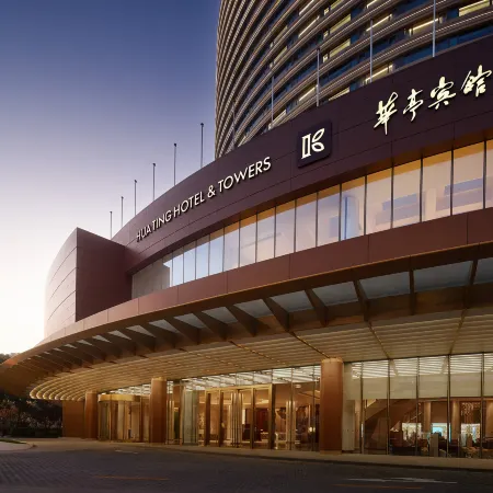 The Kunlun Hua Ting Hotel & Towers,Shanghai Отели рядом с достопримечательностью «Шанхайский стадион»