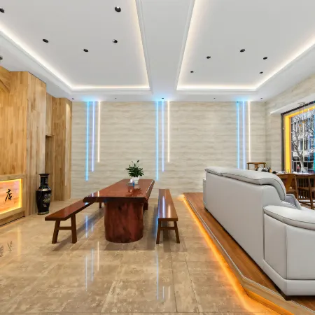 Pinecrest Intelligent Hotel