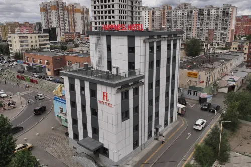 Happiness Hotel - Airport Shuttle