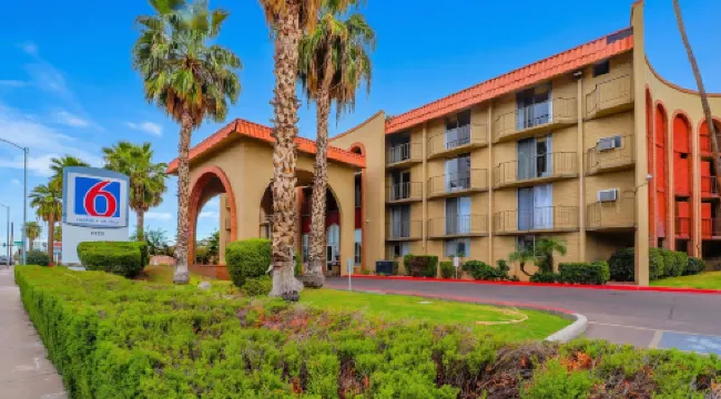 Studio 6 Phoenix, AZ – Sky Harbor