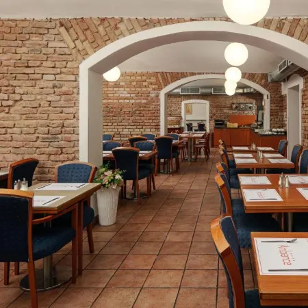 Hotel Ambiance Отели рядом с достопримечательностью «Йозефов»
