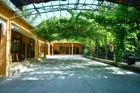 Turpan Momingpinju Homestay (Grape Valley Scenic Area Qingwa Lane)