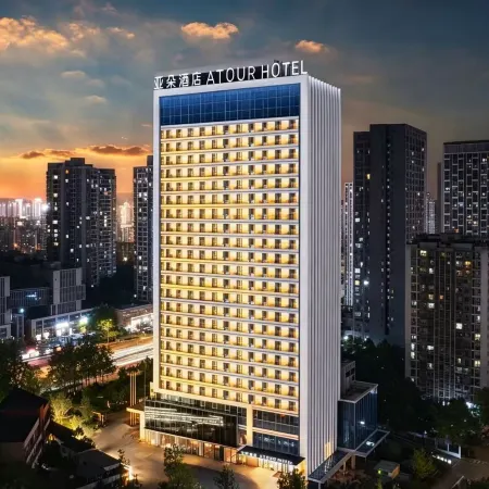 Ya Duo ATOUP 360° Cloud City View AI Smart Hotel (Shiyan Wuyan Pedestrian Street Branch)