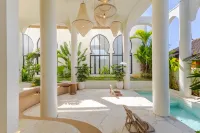 Djati Retreat & Yoga Lounge by Pertama Stay - مسبح خاص