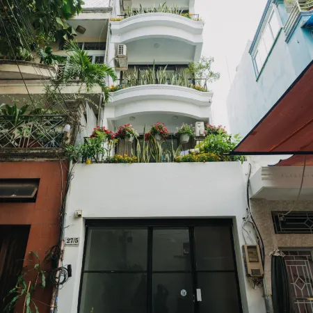 Evie House - Spacious & Cozy Homestay District 1 Отели рядом с достопримечательностью «Конгресс-центр GEM Centre»