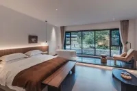 Hidden in the Countryside · Xuetangping Boutique Homestay - balcony