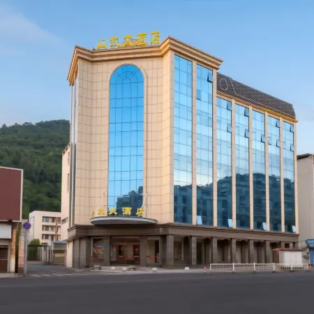 Mountains & Rivers Hotel