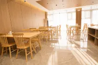 Super 8 Select Hotel - موقف سيارات