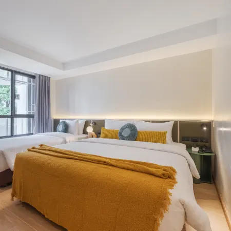 LILYBETH HOTEL PRATUNAM