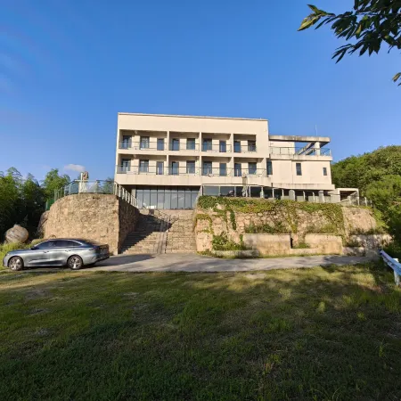 Tinglan Homestay (Baicaoyuan Forest Park Store)