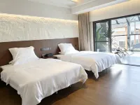 Shiping Yunshuijian Private Hot Spring Homestay (Yilong Lake) - balcon
