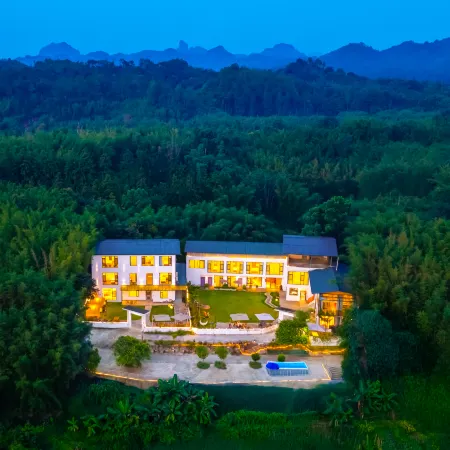 Mountain Residence in Painting Slow Living · Peaks and Bamboo Charm · 360° Viewing Garden