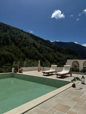 Sanctuary Springs - Rooftop Pools