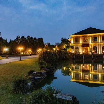 Cezanne Manor Hotel & Resort Hotels near Yuelai Old Town