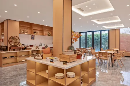 Shangqingcheng Resort Hotel (Qingcheng Mountain Scenic Area High-speed Railway Station) Отели рядом с достопримечательностью «Chengdu Neusoft University»