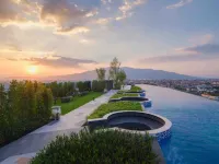 Astra Sky River Chiang Mai By Fang Hotel berhampiran Jambatan Meng Memorial