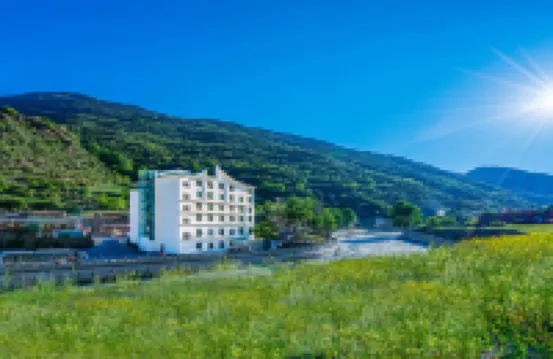 聖潔リゾートホテル（四姑娘山観光地）