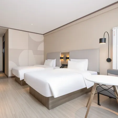 Hanting Hotel (Datong Weidu Avenue Ancient City South Gate Branch)