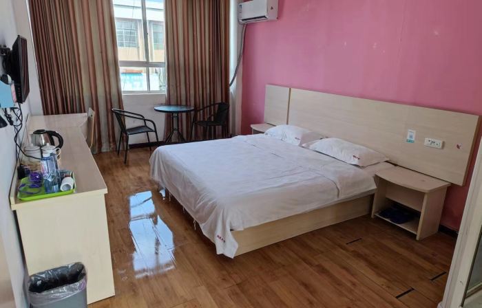 Queshan Langling Express Hotel