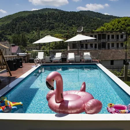 Swallow's Nest Swimming Pool Homestay