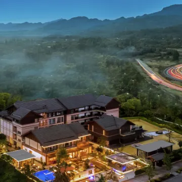 THE  SPRING  VILLA (Dujiangyan Panda Valley) Hotels near Dujiangyan Scenic Area