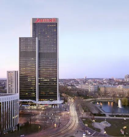 Frankfurt Marriott Hotel Отели рядом с достопримечательностью «Taunusturm»
