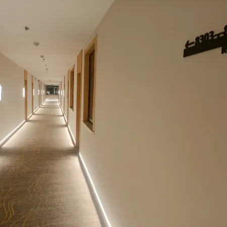 Xinyuan Hotel (East Ujimqin Banner Baogeda Wula Street)