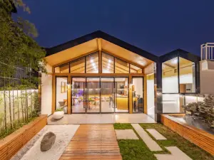 Floral Lux Hotel·Beizheng Hotel (Tianmenshan National Forest Park Store)