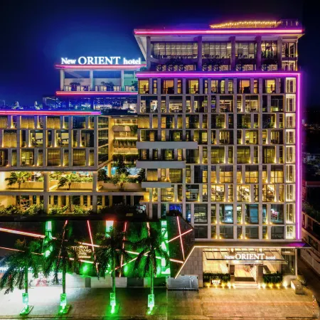 New Orient Hotel Da Nang Отели рядом с достопримечательностью «Пляж Xuan Thieu»