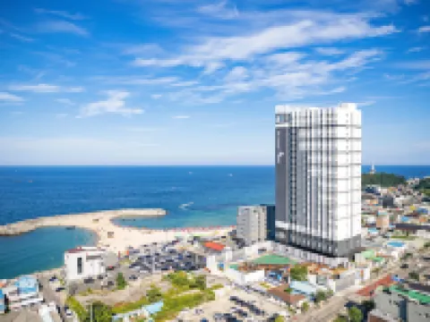 Urbanstay Sokcho Deungdae Beach Hotels near Yeongnangho
