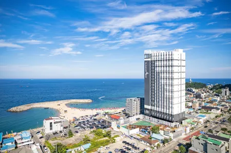 Urbanstay Sokcho Deungdae Beach Отели рядом с достопримечательностью «Sokcho City Museum & Displaced Civilians Folk Village»