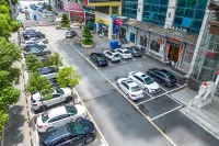 Xana Hotelle (Yichunshi Zhengfu Railway Station) - parcheggio