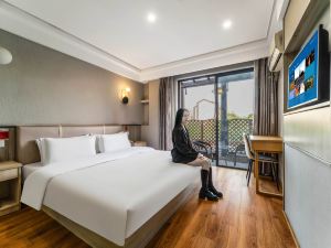 Huzhou Manting Boutique Hotel (Dongwu Yintai City Taihu Road)