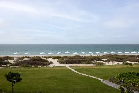 Jumeirah Saadiyat Island Abu Dhabi Отели рядом с достопримечательностью «Яс»