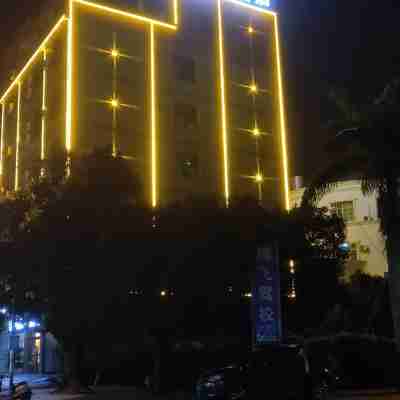 半島假日酒店（元謀店） Hotel Exterior