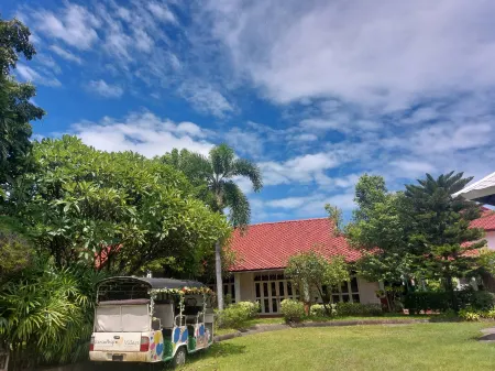 Karinthip Village