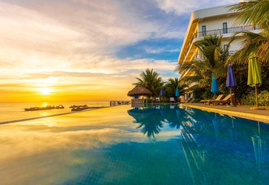 Ly Son Pearl Island Hotel & ResortOver view