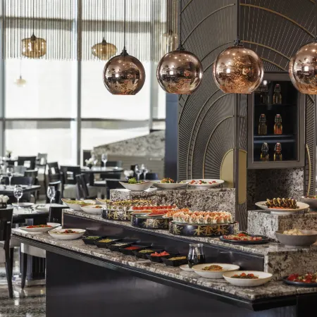 Jumeirah Emirates Towers Dubai Отели рядом с достопримечательностью «Эмирейтс-Тауэрс»
