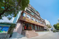 TBL Film & Television Boutique Hotel (Shanghai Weibin Road Subway Station) Hotels near Beiyi Commercial Building