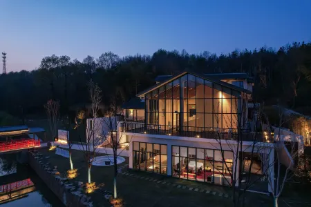 Suxin Valley Homestay Отели рядом с достопримечательностью «Dabie Mountains Scenic Valley»