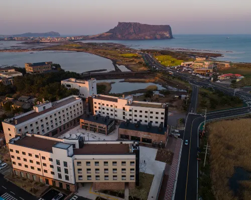 Playce Camp Jeju Отели рядом с достопримечательностью «Архитектурный объект Genius Loci»