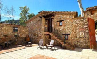 Masia Can Viver - Olive Oil Tourism B&B