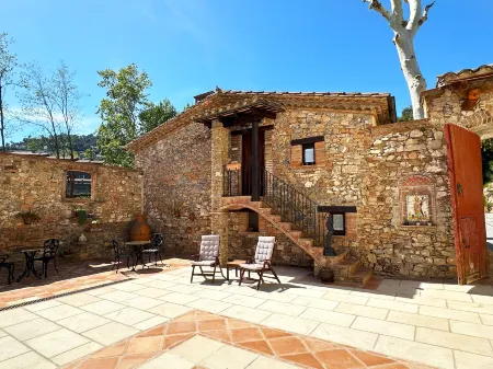 Masia Can Viver - Olive Oil Tourism B&B Отели в г. Бигес-и-Риельс