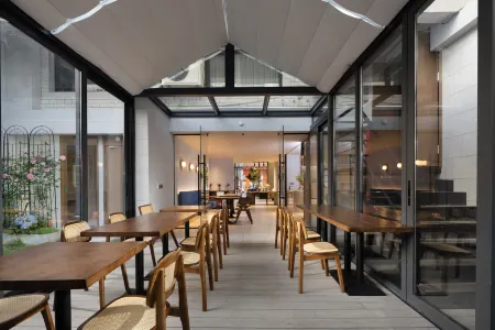 The May  Hotel Отели рядом с достопримечательностью «Yongan River Drifting»