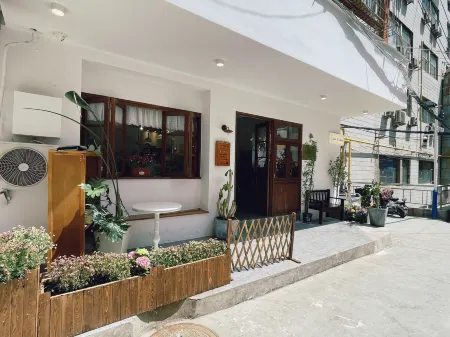 Yishe Hotel (Zhongshan Bridge) Отели рядом с достопримечательностью «Ming Zhenyuan Flying Bridge Former Site»