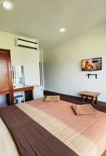 ห้องเตียงใหญ่ พร้อมระเบียง