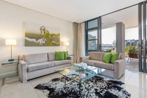 Lawhill Luxury Apartments by TPF - プライペートプール