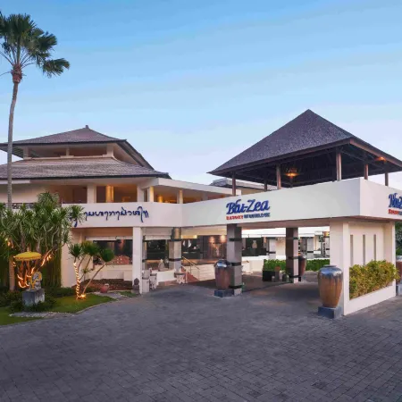 Blu-Zea Resort by Double-Six Отели рядом с достопримечательностью «Пляж Дабл-Сикс»